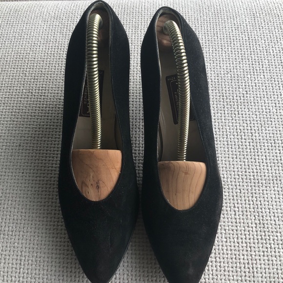 Petra Firenze mid heel blk suede pump SZ 6.5 new. Excellent condition! - Picture 2 of 3